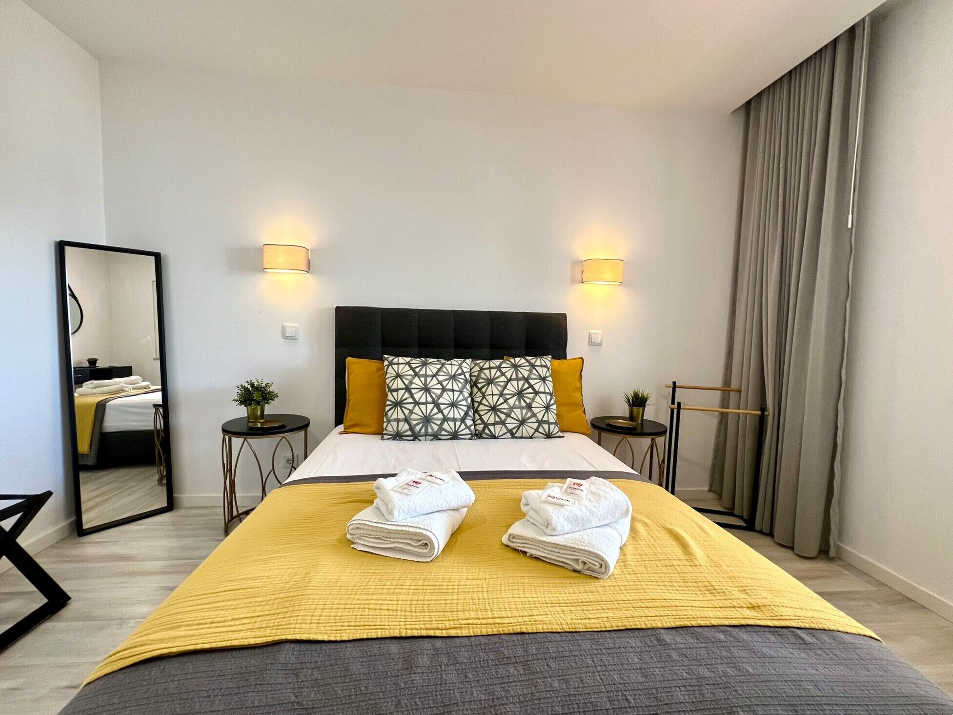 1 habitación, tabla de planchar con plancha, wifi gratis y ropa de cama 