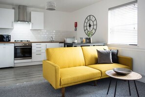 Comfort Apartment | Living area - Whitemoor Suite Leamington Spa (Royal Leamington Spa)