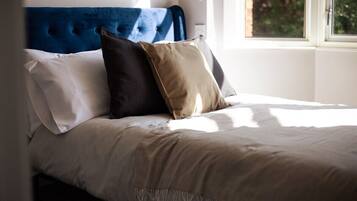 4 bedrooms, desk, iron/ironing board, free WiFi