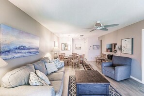 TV - 6061 EPW - Standard - Steps from the Intracoastal Waterway (Sarasota)