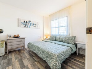 1 bedroom, travel cot, free WiFi