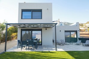 Outdoor dining - Moderne Villa mit Meerblick Große Terrasse Großer Balkon Neubau 500m vom Strand (Aliveri)