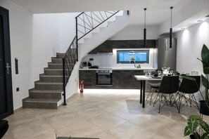 Fridge, oven, stovetop, dishwasher - Moderne Villa mit Meerblick Große Terrasse Großer Balkon Neubau 500m vom Strand (Aliveri)