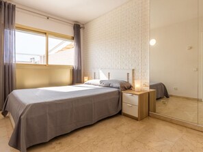 1 soverom, strykejern/-brett, reiseseng for barn og wi-fi (inkludert)