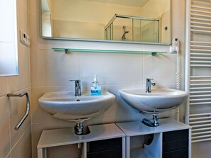 A bathroom with two sinks, a mirror, and a glass shelf above the sinks. - Wonderful private villa for 10 people with WIFI, TV and terrace (Lojzova Paseka)