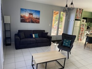 TV - Maison Privée au Calme (Campagnac-lès-Quercy)