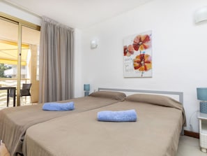 1 dormitorio, tabla de planchar con plancha, cuna de viaje y wifi gratis