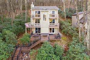 Exterior - Walk to Town-Lake Views-6 Decks-Pool Table-FirePit: The Lookout (Lake Harmony)