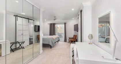 Sunsets on 11th by Avantstay Resort-style Pool + Hot Tub Game Room