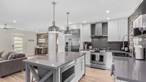 Sunsets on 11th by Avantstay Resort-style Pool + Hot Tub Game Room