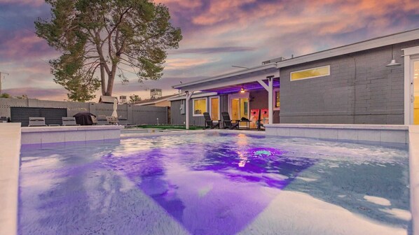 House (3 Bedrooms) | Interior - Sunsets on 11th by Avantstay Resort-style Pool + Hot Tub Game Room (Phoenix)
