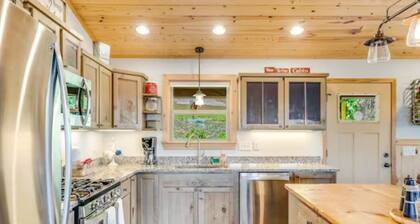 Vista Sunrise Mountain View with Hot Tub at Knight Sky Cabin