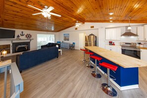 Interior - Just Chillin'-  POOL, DOG, SANDBRIGE BEACH! (Virginia Beach)