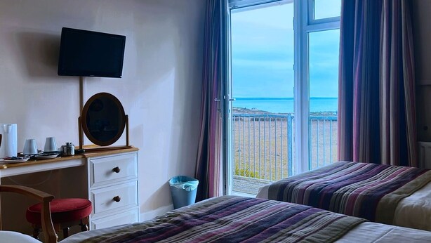 Camera Comfort con letto matrimoniale o 2 letti singoli, vista mare | Wi-Fi gratuito