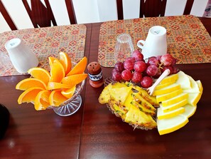 Breakfast buffet - B&B Quinta da Romãzeira (Silves)