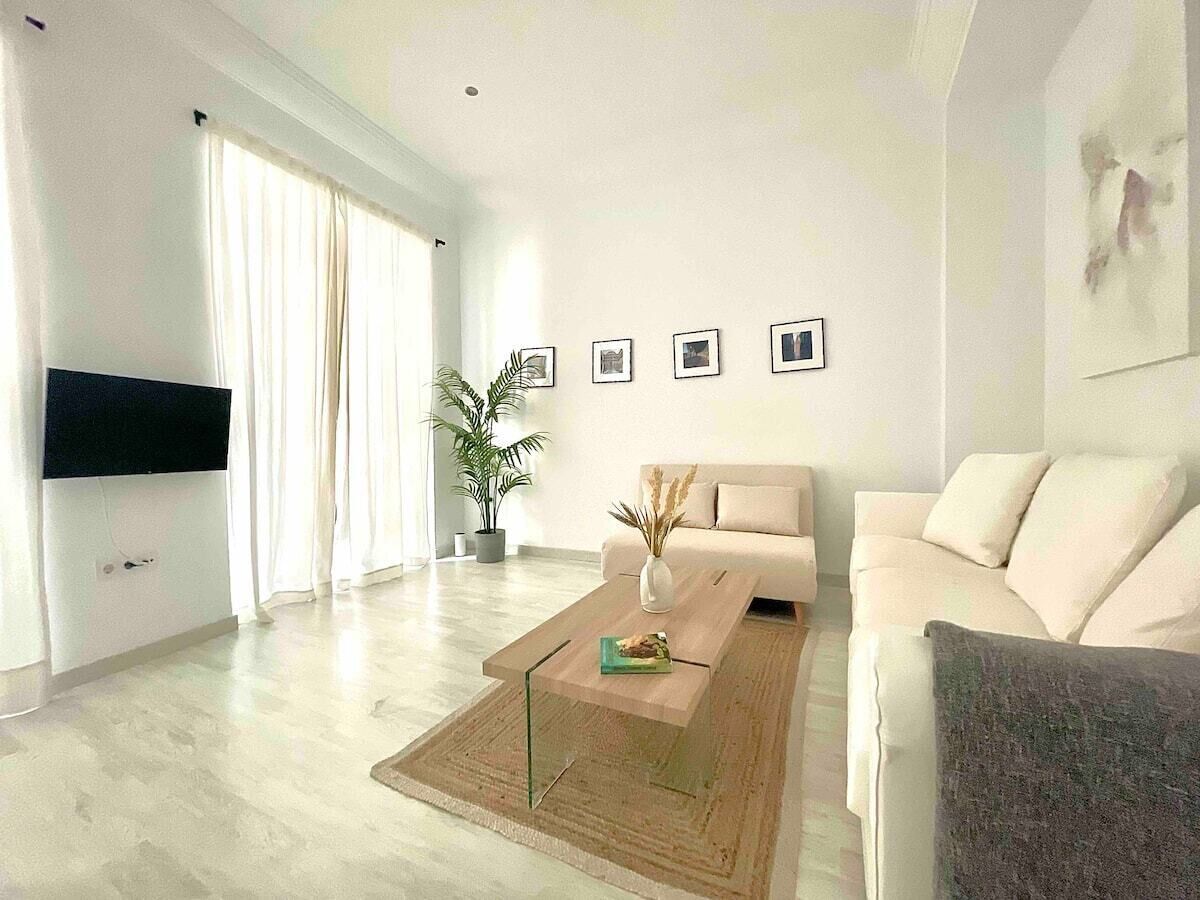 Een smart-tv en boeken