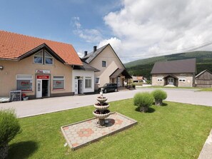 Exterior - Apartments Jezerane - Four Bedroom Apartment with Balcony (Jezerane)