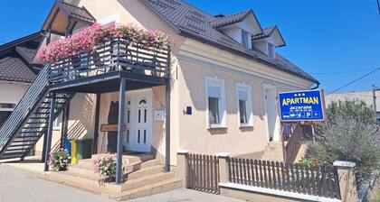 Apartments Jezerane - Four Bedroom Apartment with Balcony