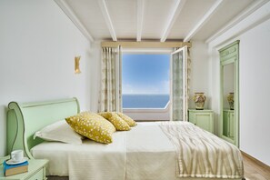 3 bedrooms, in-room safe, iron/ironing board, free WiFi