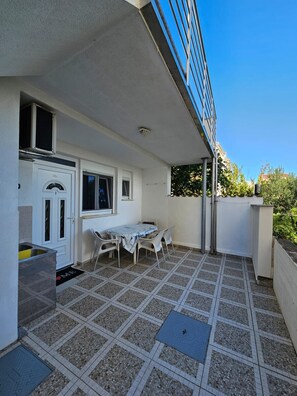 Outdoor dining - Apartments Olga - one bedroom apartment A1 (Tribunj)