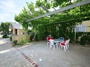 Outdoor dining - Apartments Olga - one bedroom apartment A1 (Tribunj)