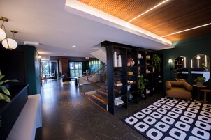 TV de tela plana 42 polegadas com canais a cabo, Netflix