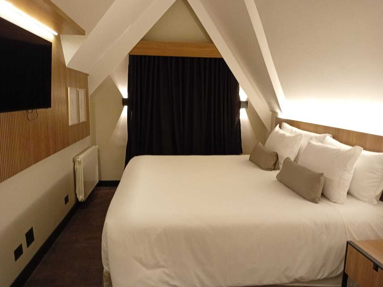Premium bedding, pillow-top beds, minibar, in-room safe