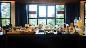 Tägliches inbegriffenes Frühstücksbuffet