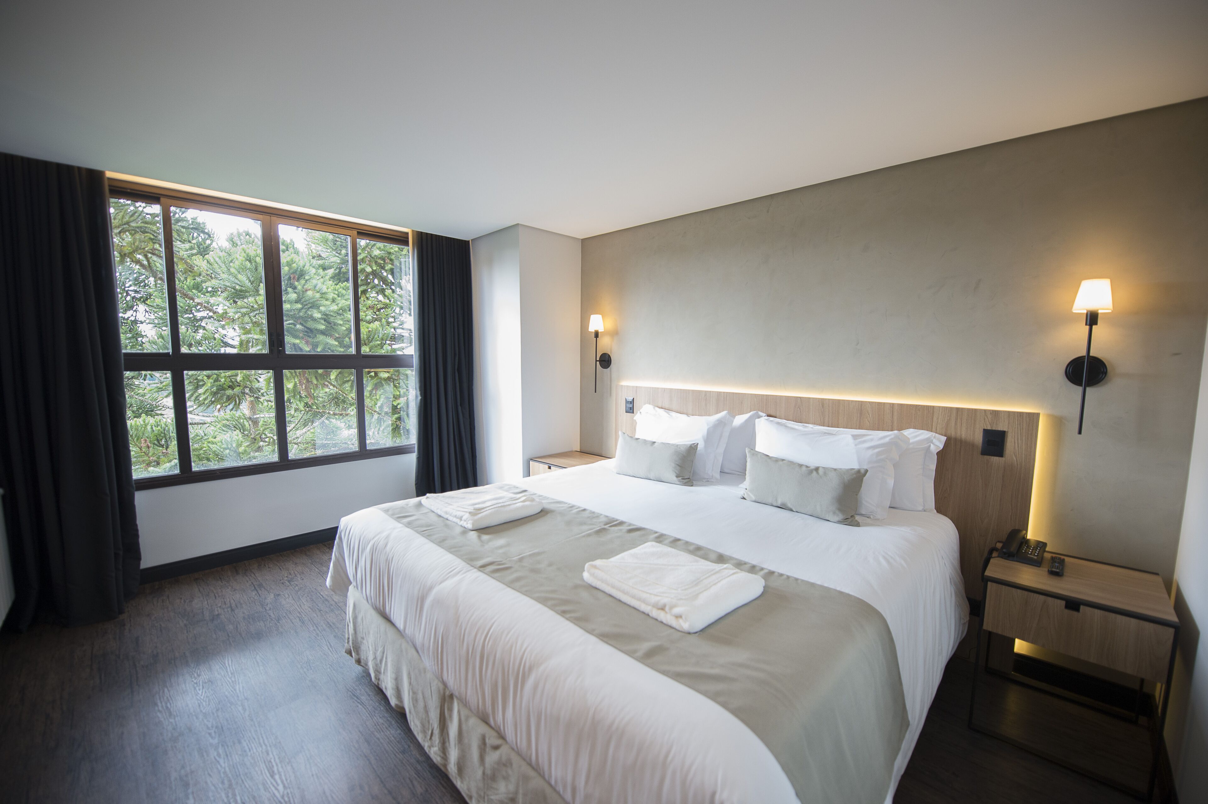 Luxe beddengoed, pillowtop-bedden, een minibar, een kluis op de kamer