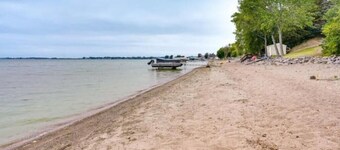 Lakefront Lake Poinsett Cottage with Private Beach