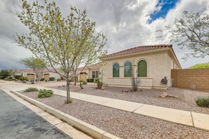 Property grounds - Poolside Relaxation: Queen Creek Oasis w/ Fire Pit (Queen Creek)