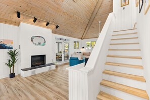 Interior - Updated home w/ private beach- sleeps 12 (Bethany Beach)