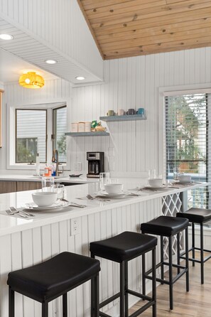 Fridge, microwave, oven, stovetop - Updated home w/ private beach- sleeps 12 (Bethany Beach)