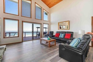 Smart TV, fireplace, ping pong - Amazing Beach Getaway (Rockaway Beach)