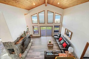 Smart TV, fireplace, ping pong - Amazing Beach Getaway (Rockaway Beach)