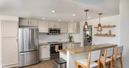 Beautiful 3 Bedroom + Office Home with HotTub!