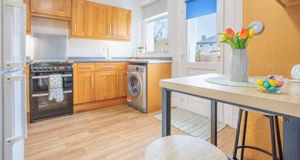 Stylish Two Bedroom Apartment in Perth, Heart of Scotland!