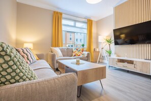 Smart TV - Stylish Two Bedroom Apartment in Perth, Heart of Scotland! (Perth)