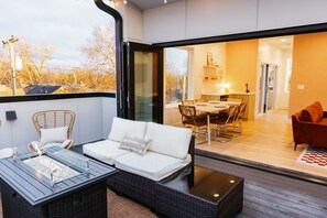 Outdoor dining - Stylish and fun home with rooftop patios, steps to downtown! (Nashville)