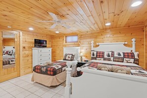 3 bedrooms, iron/ironing board, WiFi, bed sheets