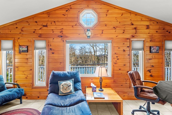 Una Smart TV, una chimenea