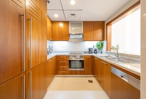 Frigorifero, microonde, forno, lavastoviglie
