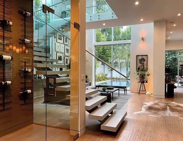 Interior - Stunning Home - Pool & Hot Tub - Fire Pit (Los Angeles)