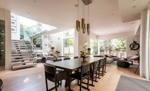 Interior - Stunning Home - Pool & Hot Tub - Fire Pit (Los Angeles)