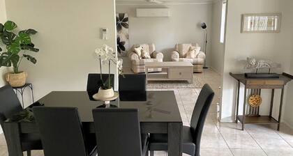 4 Jacques Court - Quiet location close to shops