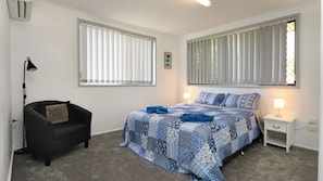 3 bedrooms, WiFi, bed sheets - 4 Jacques Court - Quiet location close to shops (Bargara)