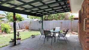 Outdoor dining - 4 Jacques Court - Quiet location close to shops (Bargara)