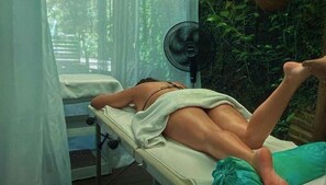 Trị liệu toàn thân, liệu pháp hương thơm, massage đá nóng 