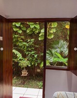 华丽客房 | 特色装修、特色家居、办公桌、笔记本电脑工作区