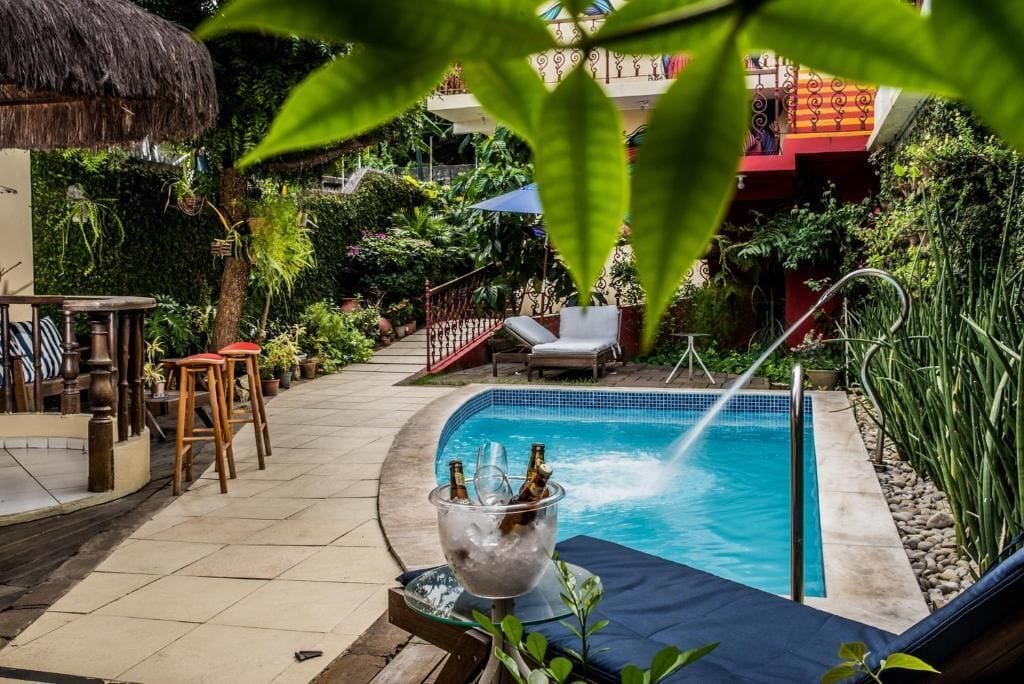 Una piscina cubierta